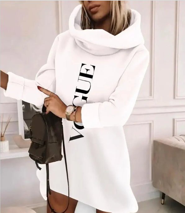 Pull à capuche ample pour femme, confortable et décontracté.