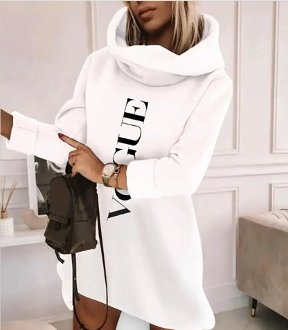 Pull à capuche ample pour femme, confortable et décontracté.