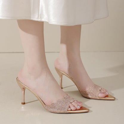Sandales femme été 2026 nouvelle collection, style français en dentelle, bout pointu, style doux et élégant, talon aiguille, pour usage extérieur.