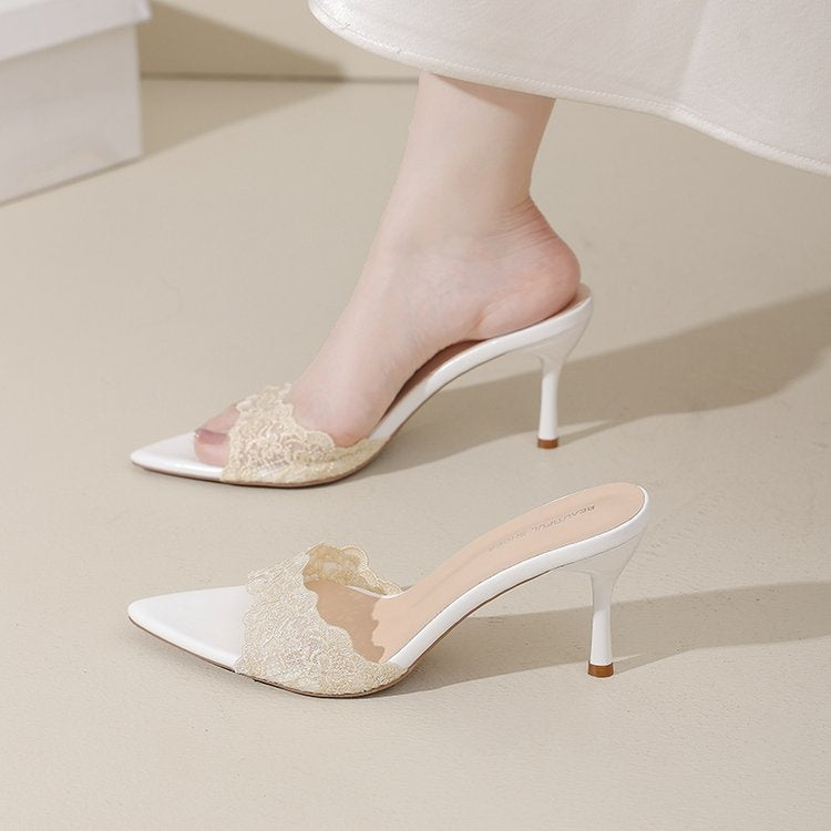 Sandales femme été 2026 nouvelle collection, style français en dentelle, bout pointu, style doux et élégant, talon aiguille, pour usage extérieur.